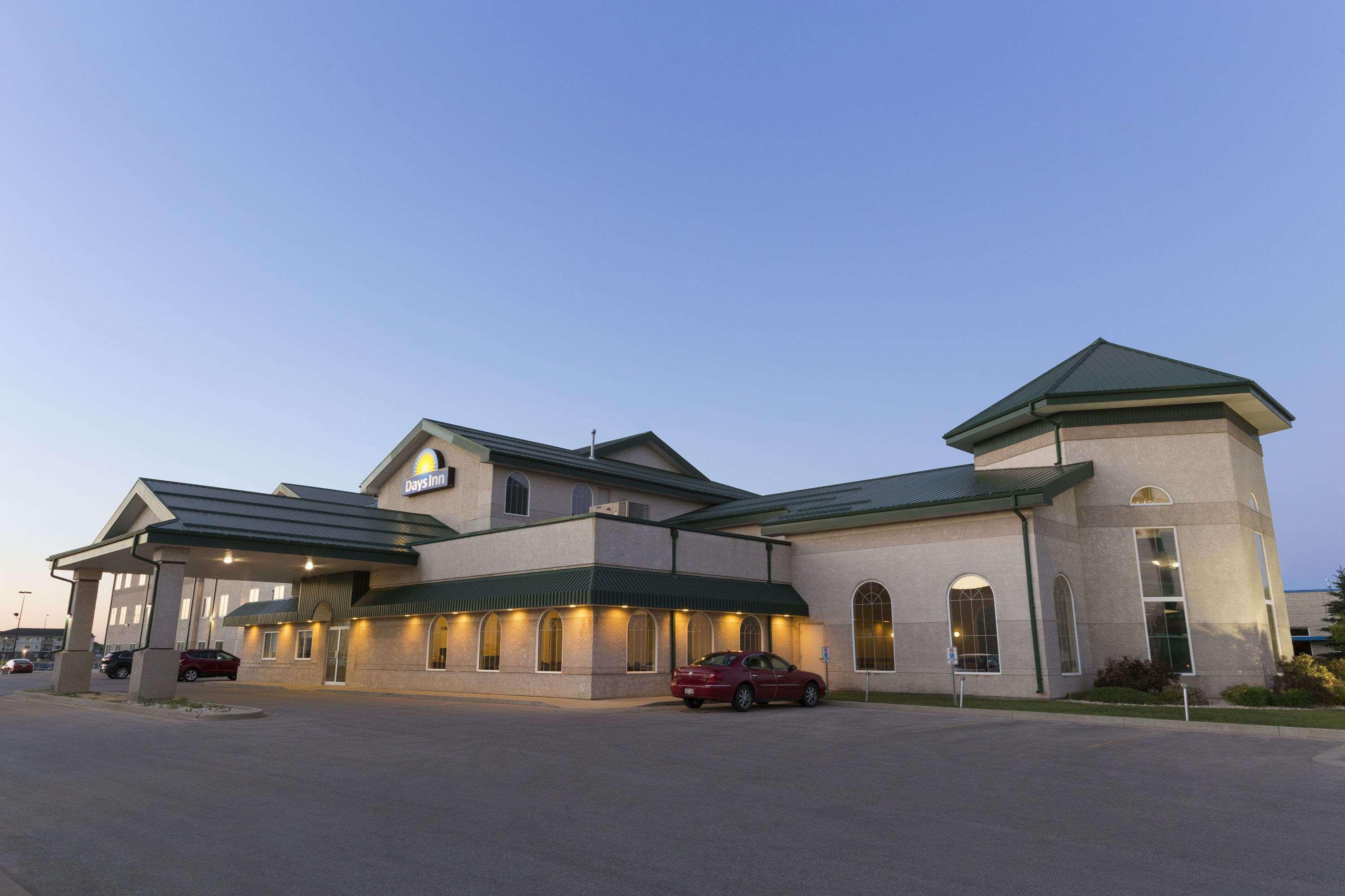 Days Inn & Suites By Wyndham Уинклер Экстерьер фото