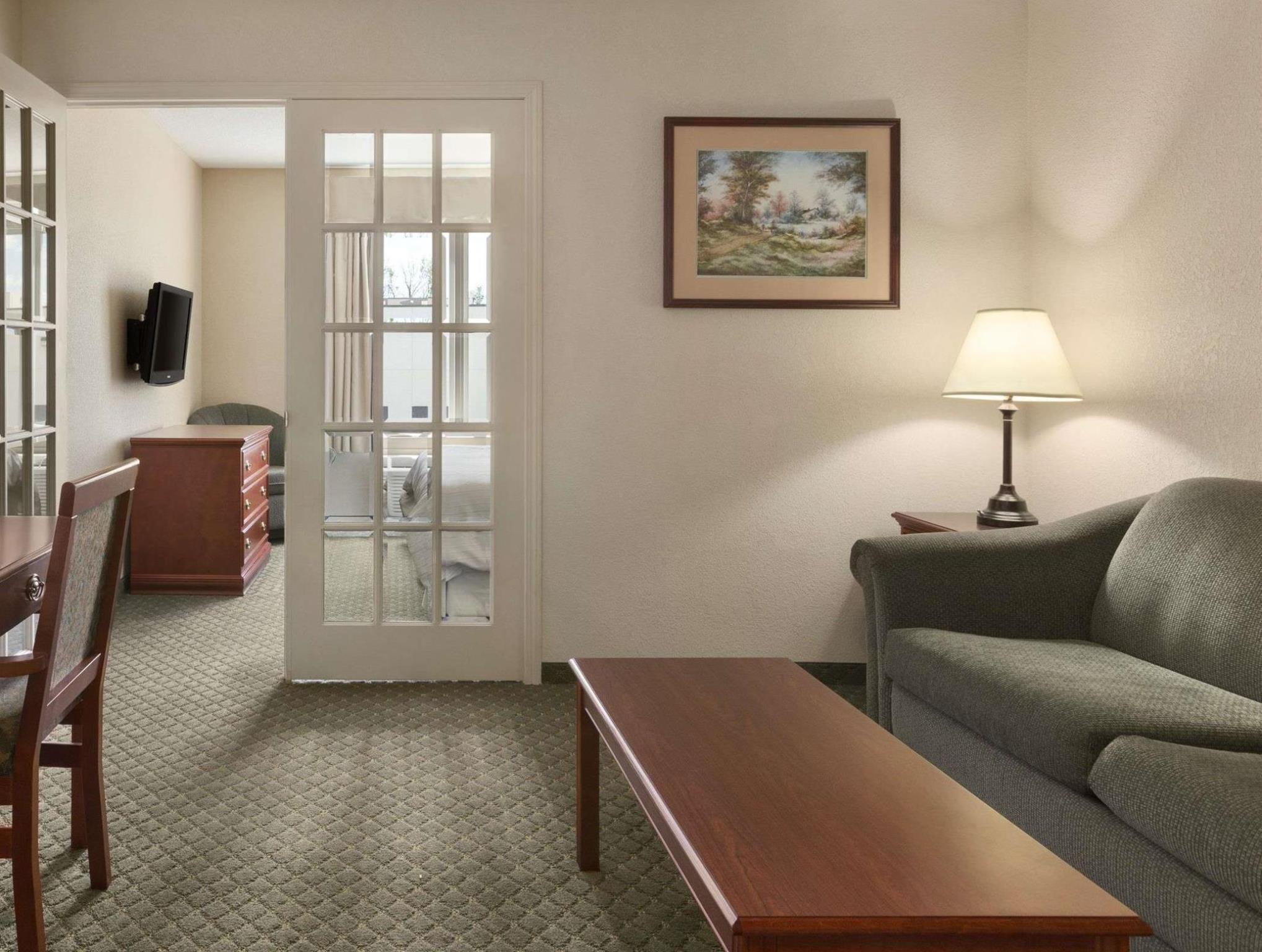 Days Inn & Suites By Wyndham Уинклер Экстерьер фото