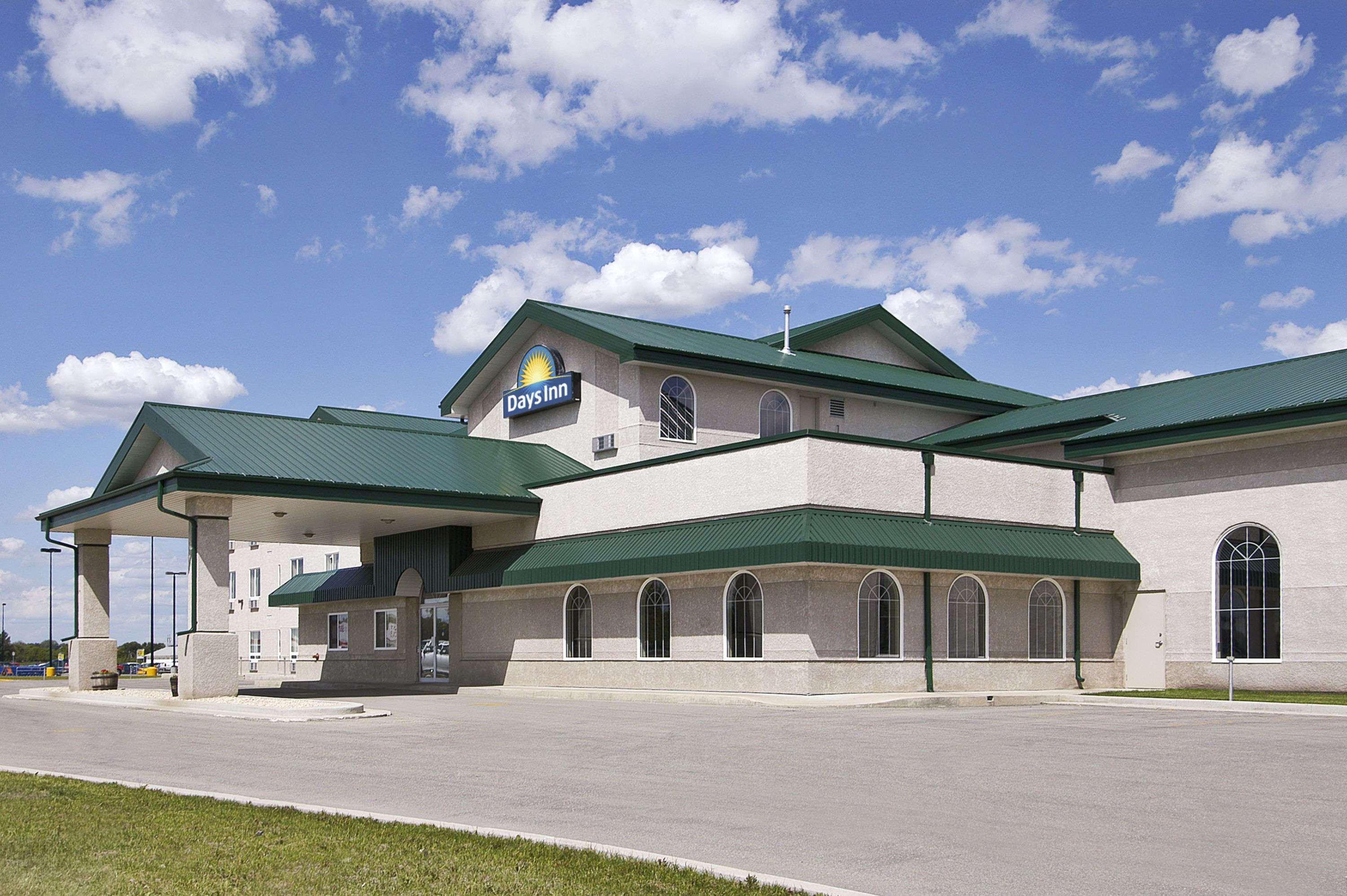 Days Inn & Suites By Wyndham Уинклер Экстерьер фото