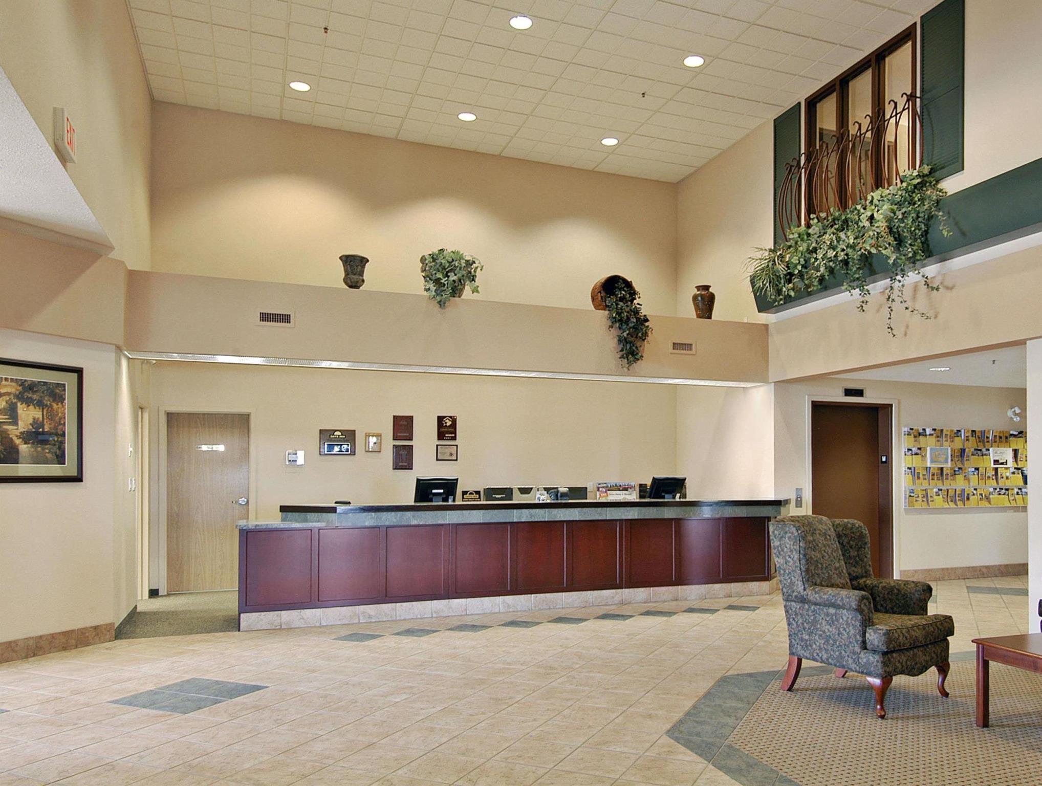 Days Inn & Suites By Wyndham Уинклер Экстерьер фото