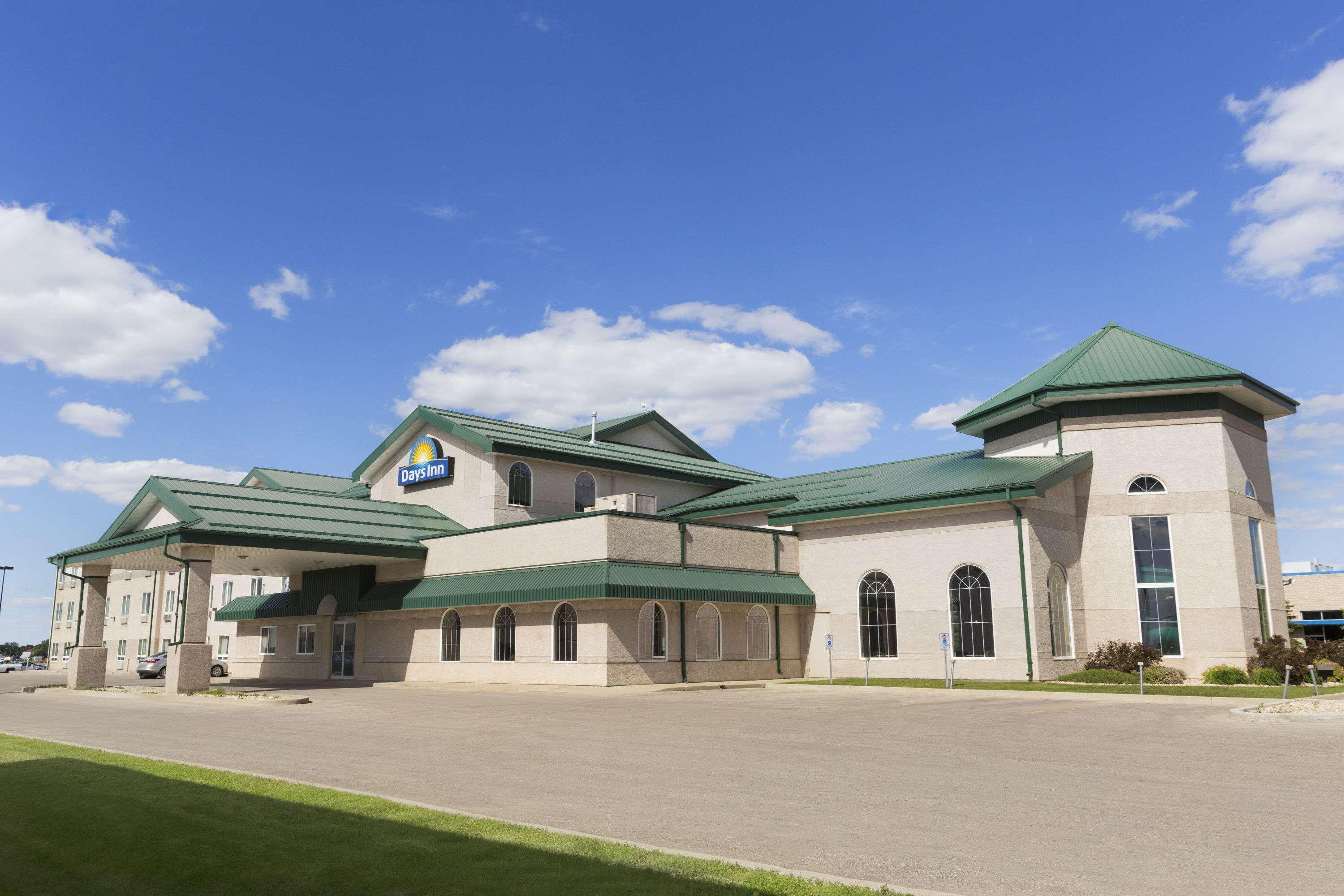 Days Inn & Suites By Wyndham Уинклер Экстерьер фото