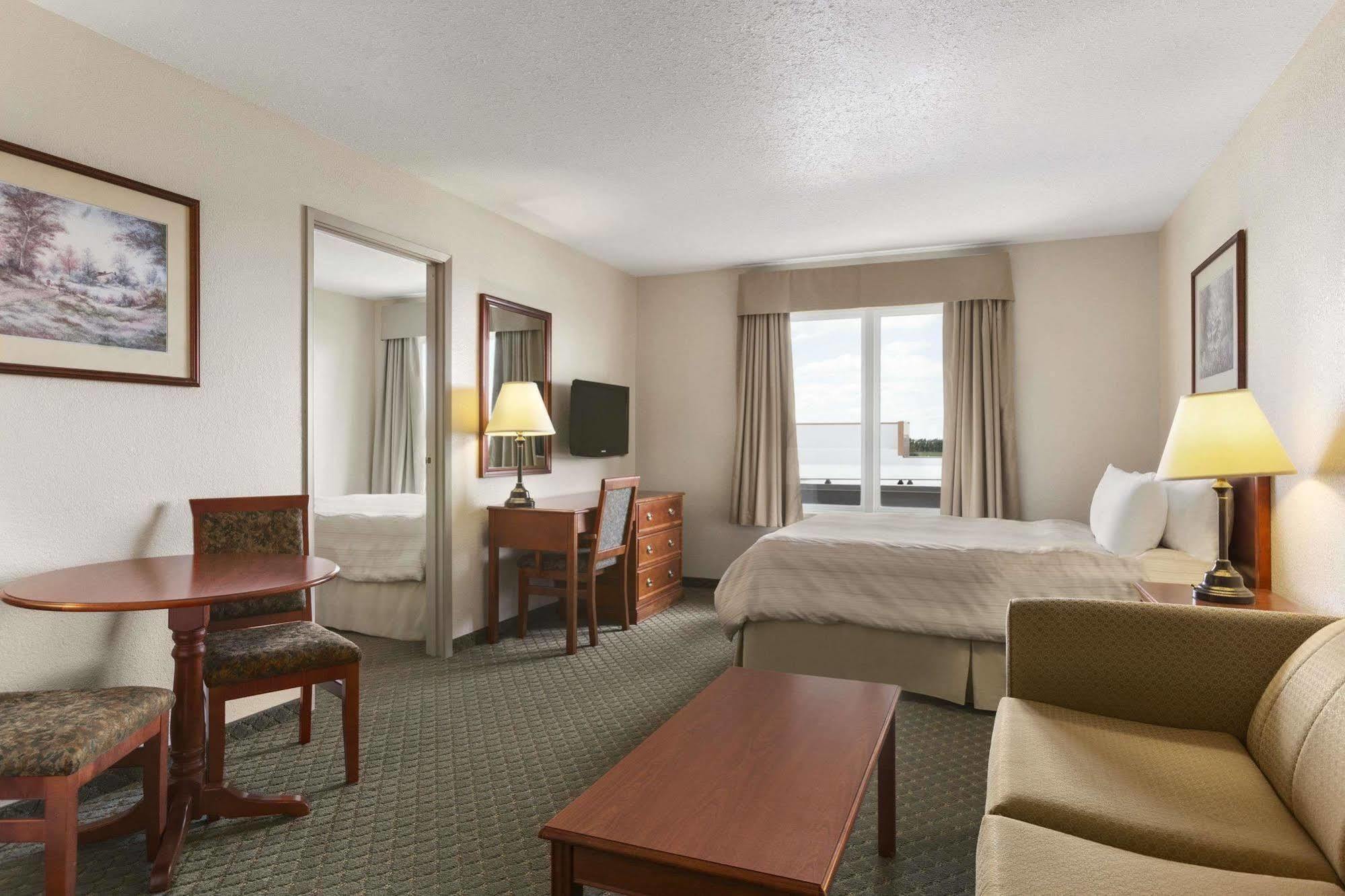 Days Inn & Suites By Wyndham Уинклер Экстерьер фото