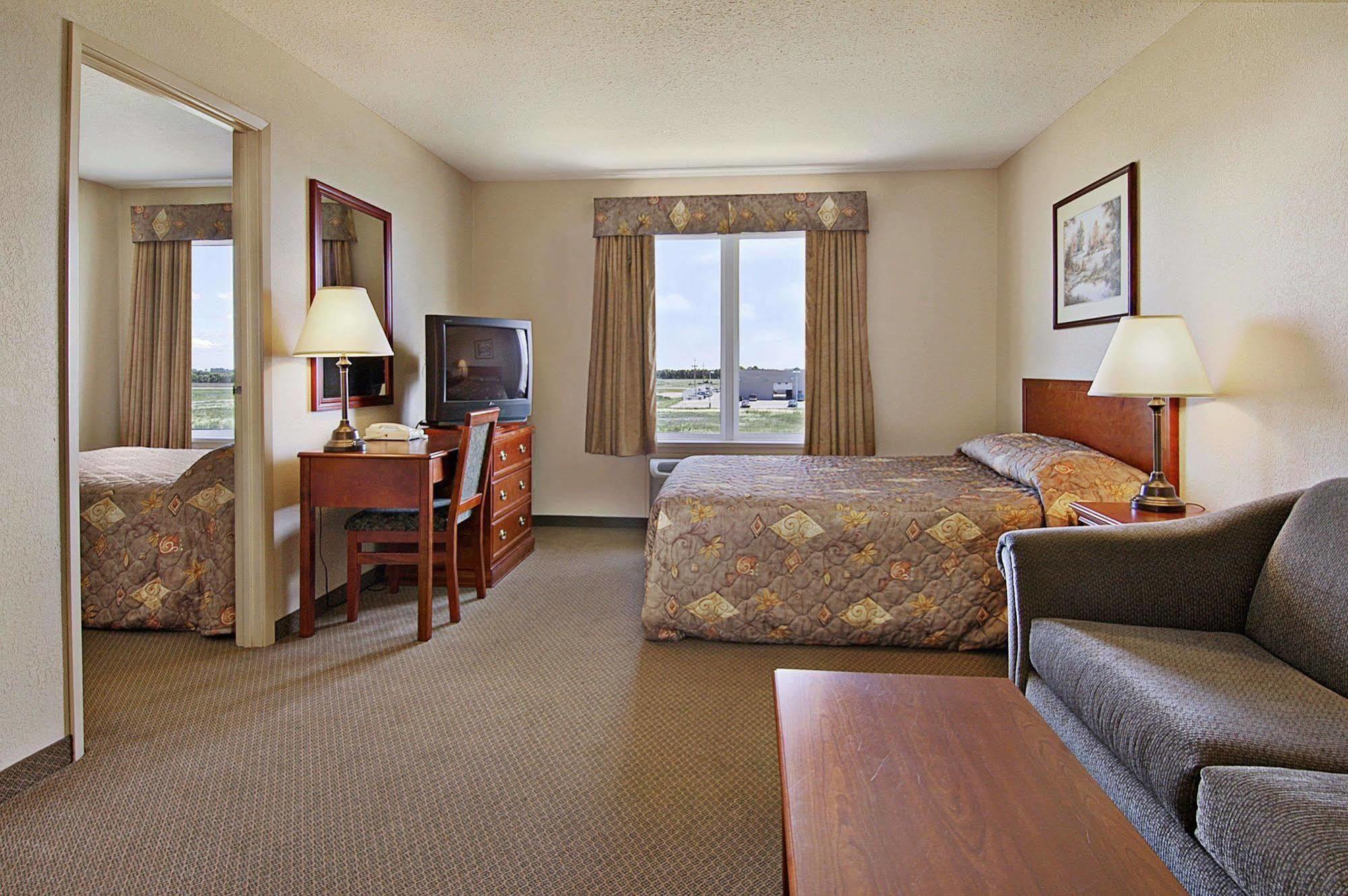 Days Inn & Suites By Wyndham Уинклер Экстерьер фото