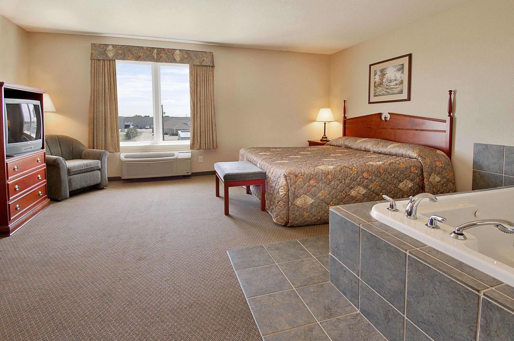 Days Inn & Suites By Wyndham Уинклер Номер фото